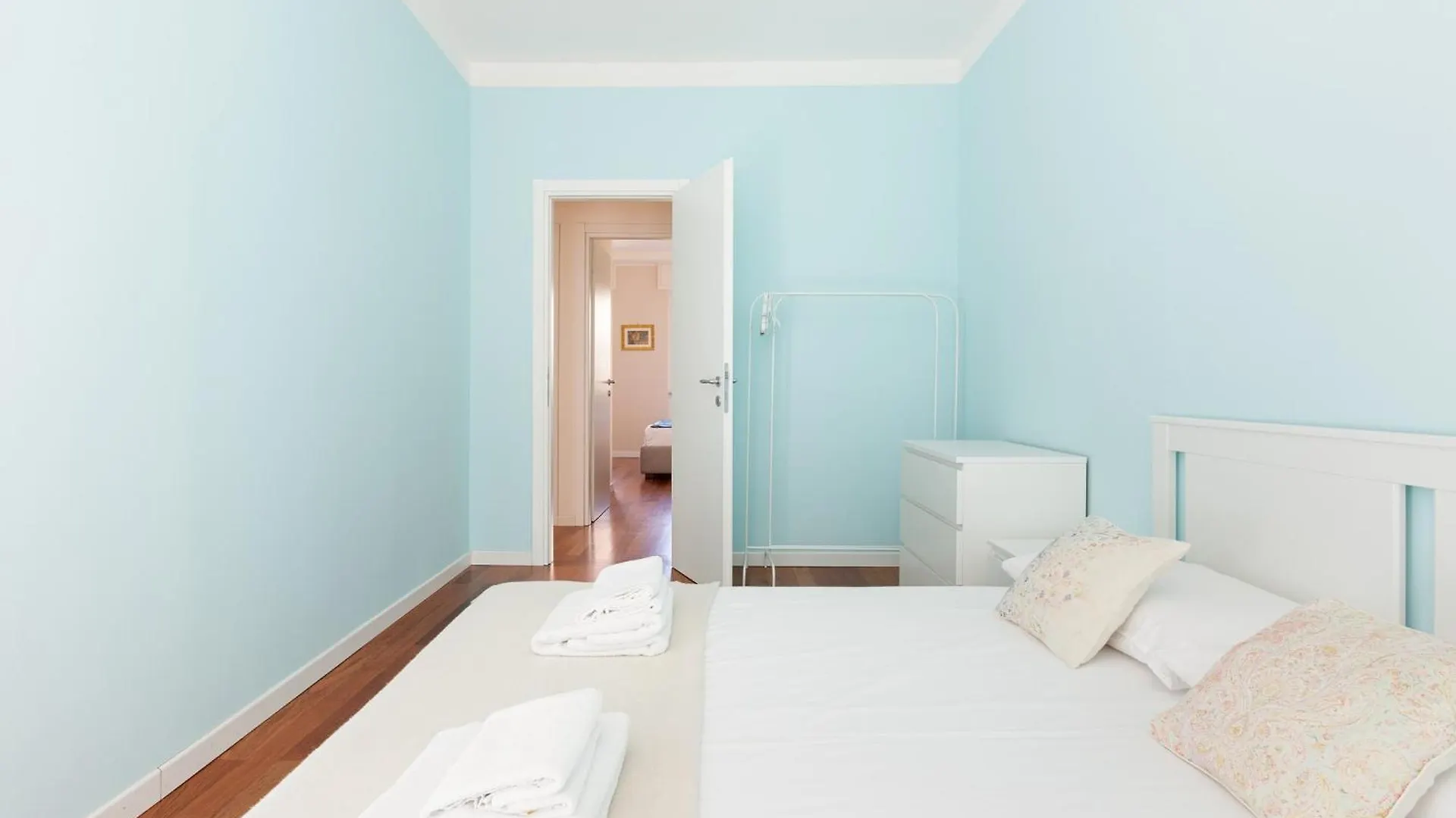 Lambrate Fs Spacious Apartment With Balcony Milan Italy